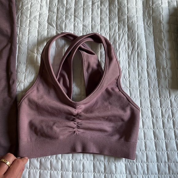 XS Alphalete Amplify sports bra / PURPLE DOVE - Picture 5 of 8